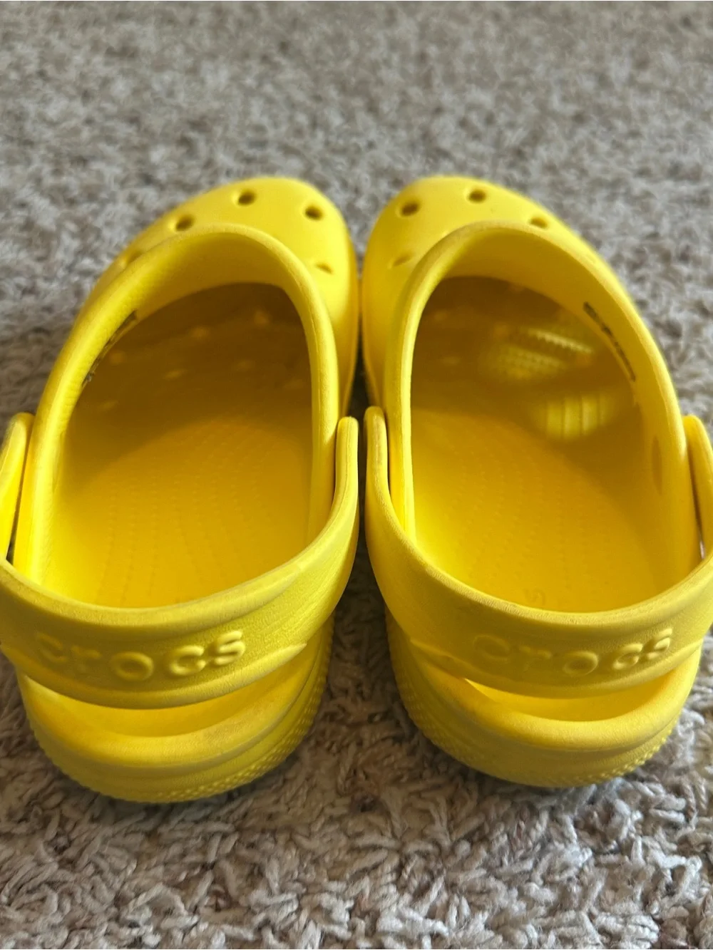 CROCS Classic Clog for Kids in Bright Yellow size J3